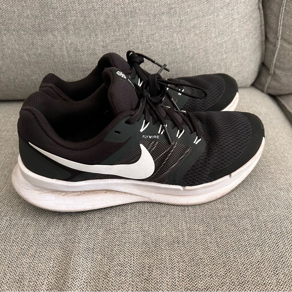 Nike Black and White Running Shoes